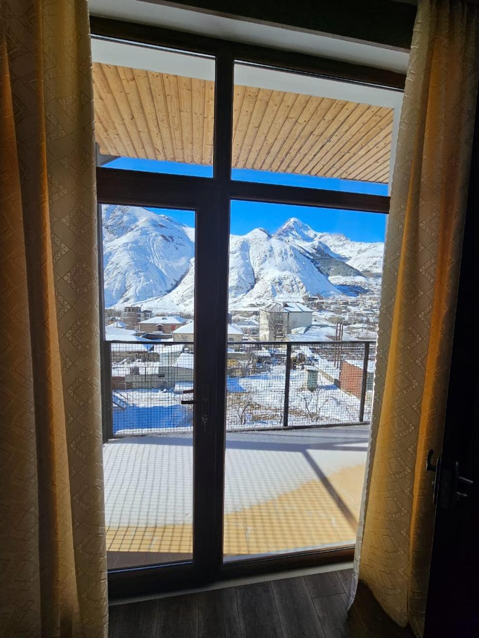 Discover Kazbegi Hotel Exterior photo