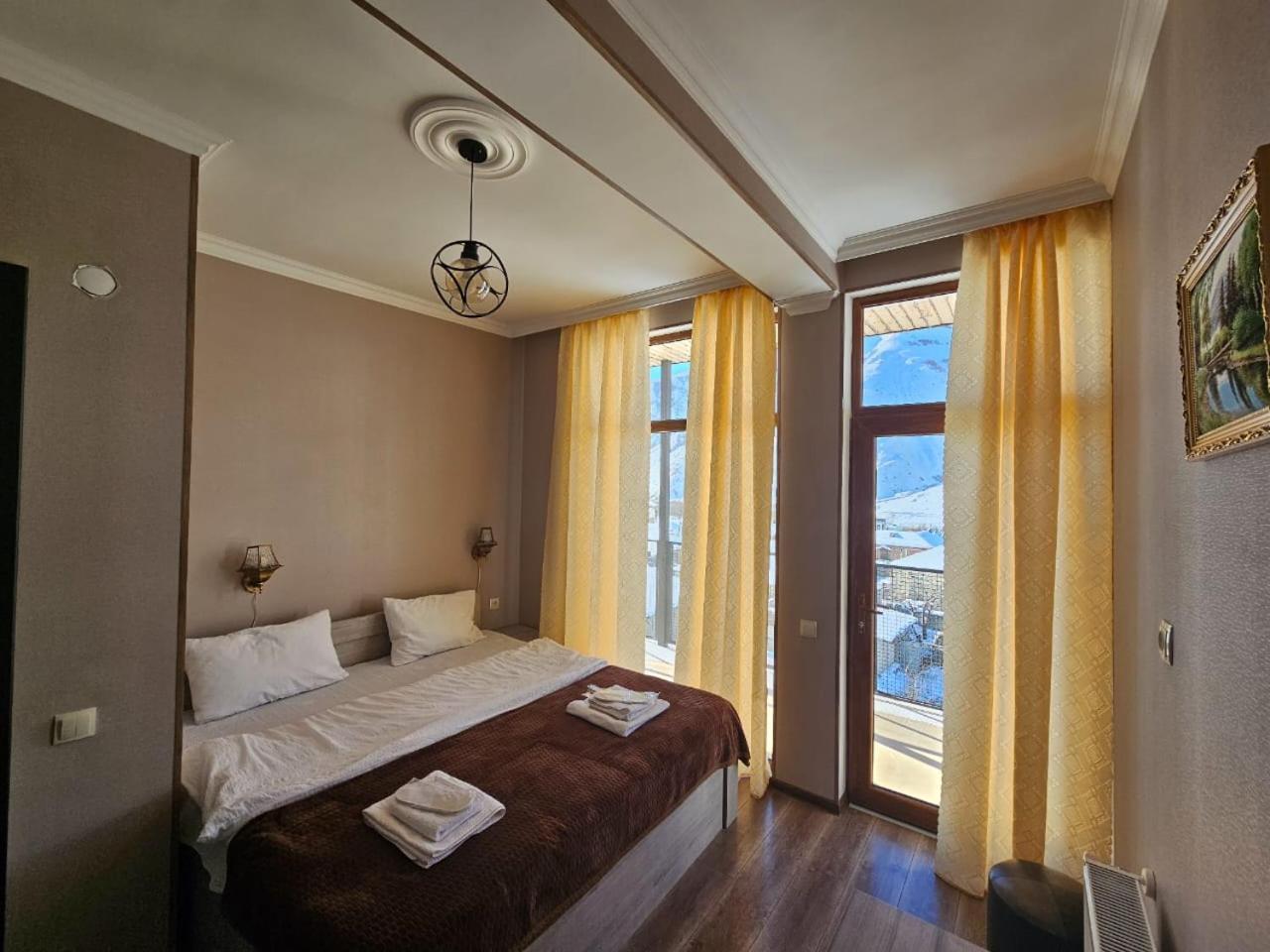 Discover Kazbegi Hotel Exterior photo